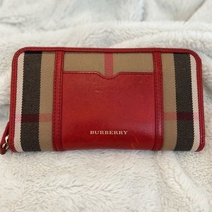 Burberry Sartorial Ziggy Large Leather Nova Check Full Zip Wallet.